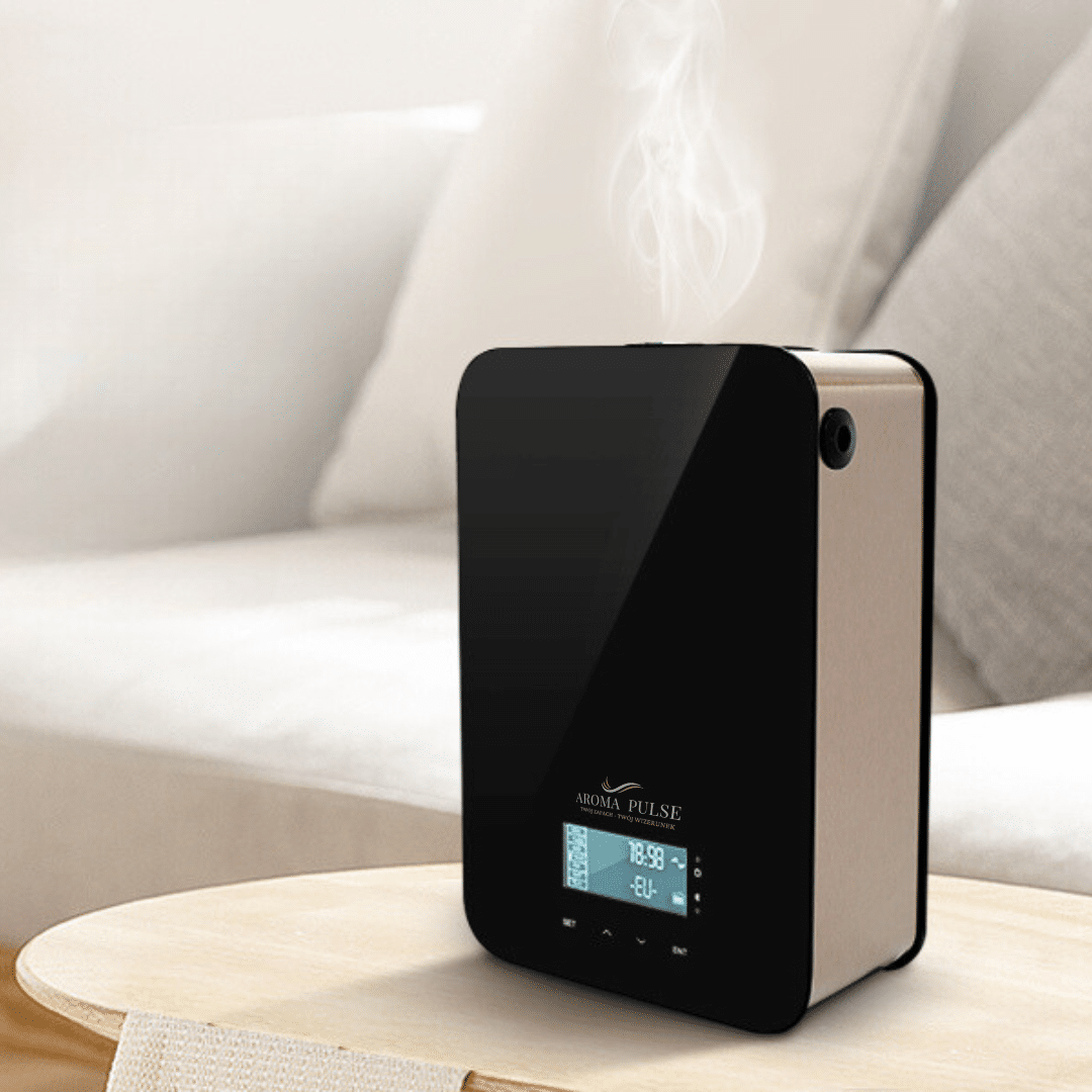 Dyfuzor zapachowy ScentMist15 - na stoliku w pokoju