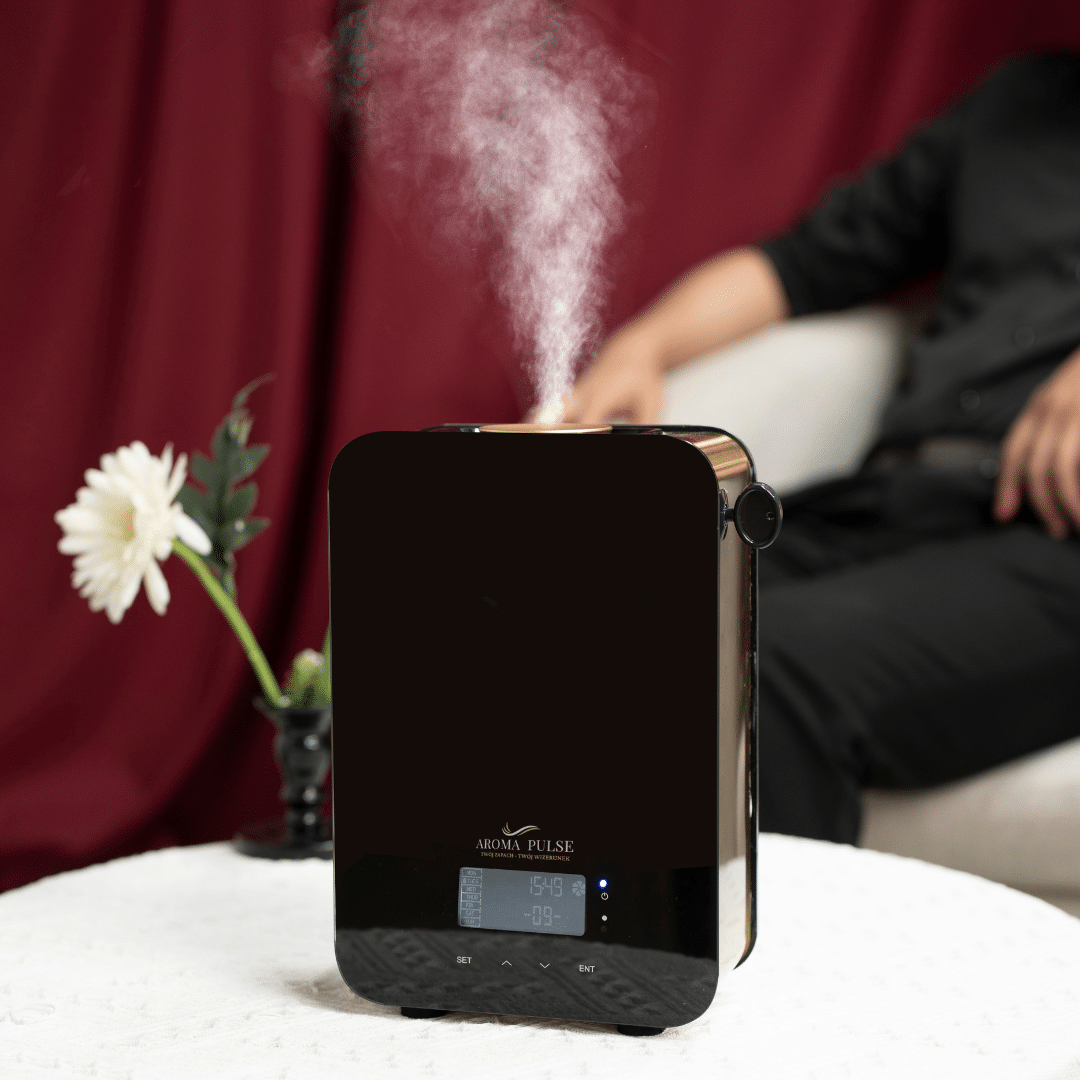 Dyfuzor zapachowy ScentMist15 - na stoliku w restauracji